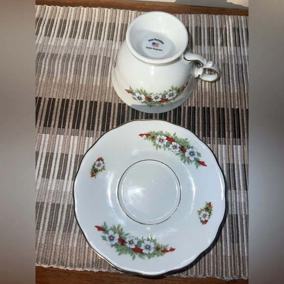 Fielder Keepsakes Fine Porcelain Christmas Teacup & Saucer Set - Picture 5 of 6